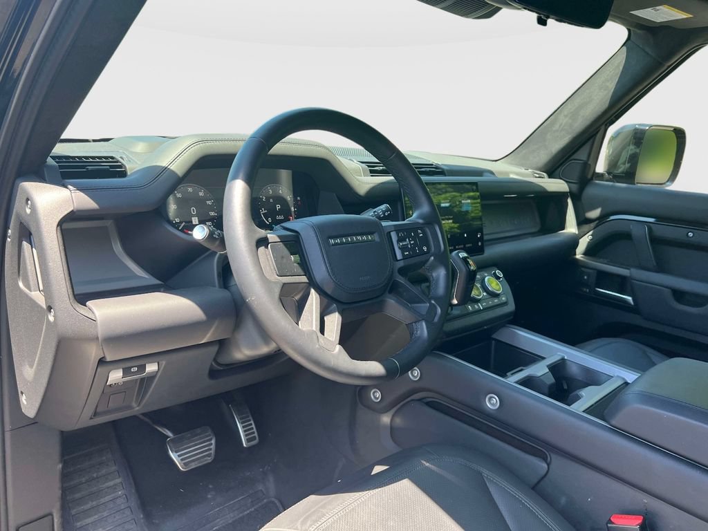 Used 2025 Land Rover Defender 110 V8 AWD/4WD image 21