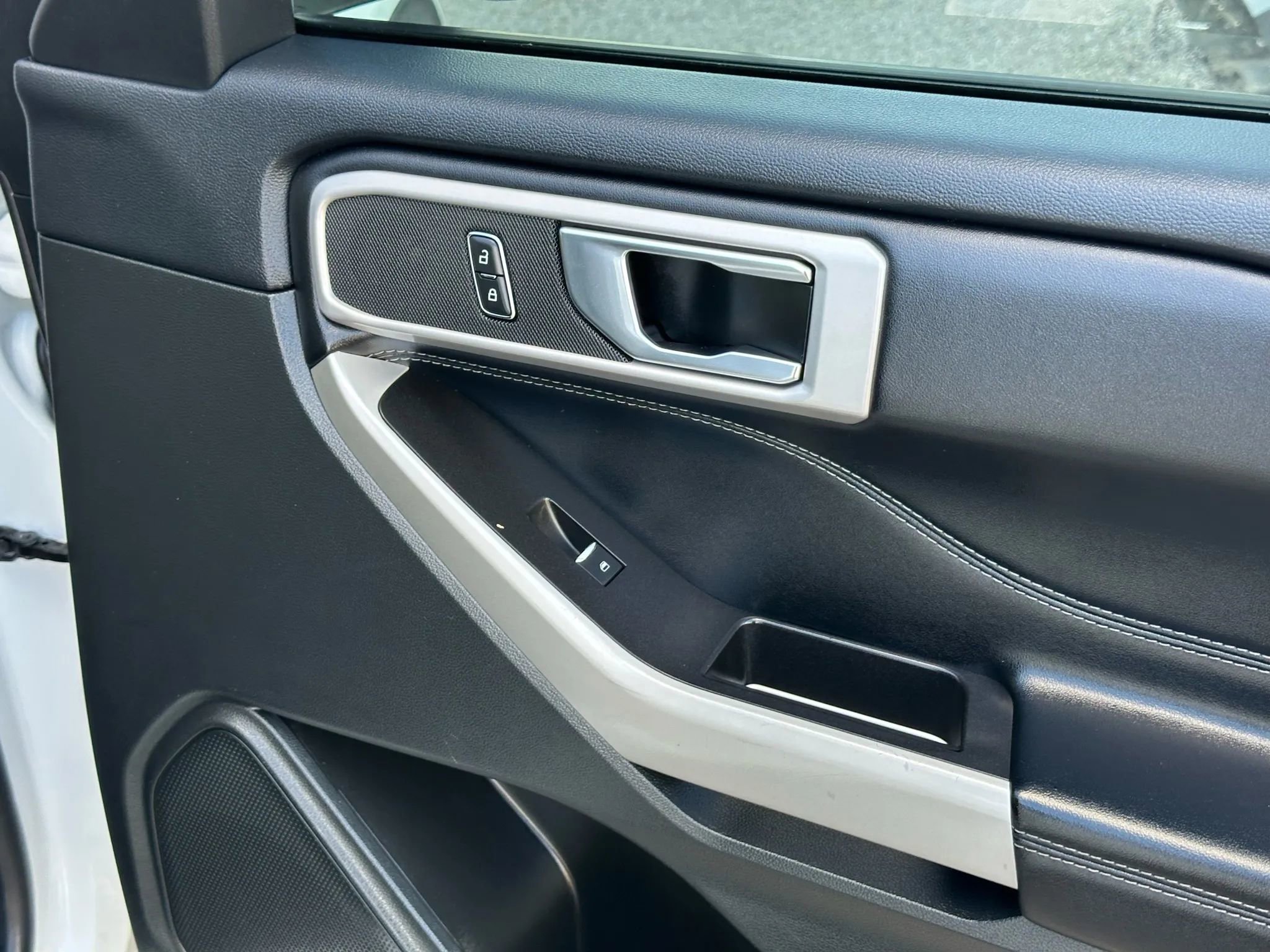 Used 2022 Ford Explorer XLT w/ Equipment Group 202A image 22