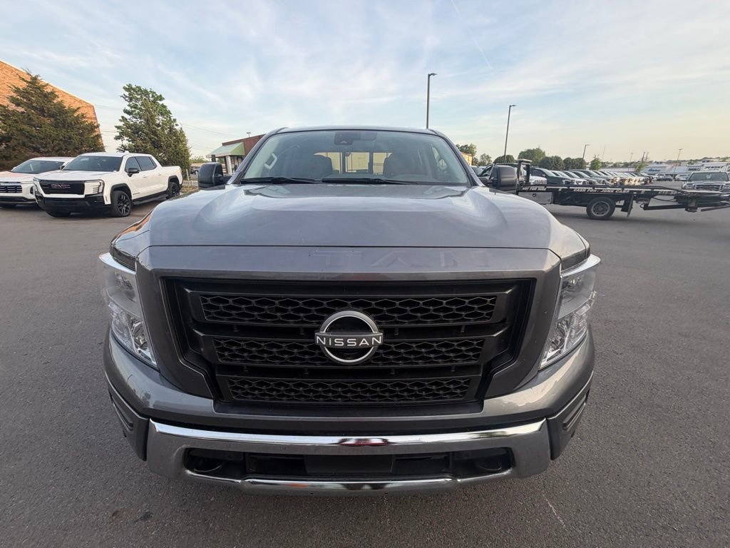 Used 2024 Nissan Titan SV w/ SV Convenience Package image 3