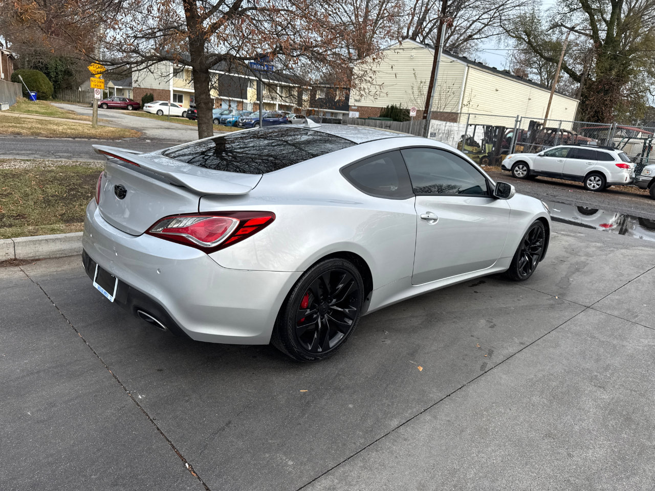 Used 2016 Hyundai Genesis Coupe 3.8 image 4