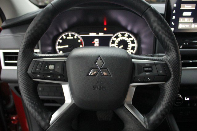 New 2026 Mitsubishi Outlander ES FWD image 8