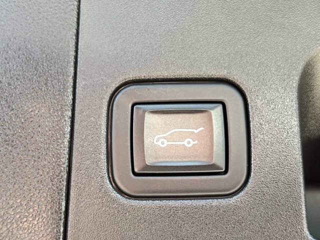Certified 2024 Cadillac XT5 Premium Luxury w/ LPO, Floor Liner Package AWD/4WD image 11