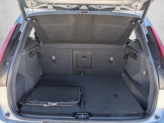 Used 2019 Volvo XC40 T5 Momentum image 6