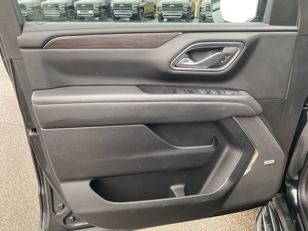 Used 2024 Chevrolet Suburban LT image 9