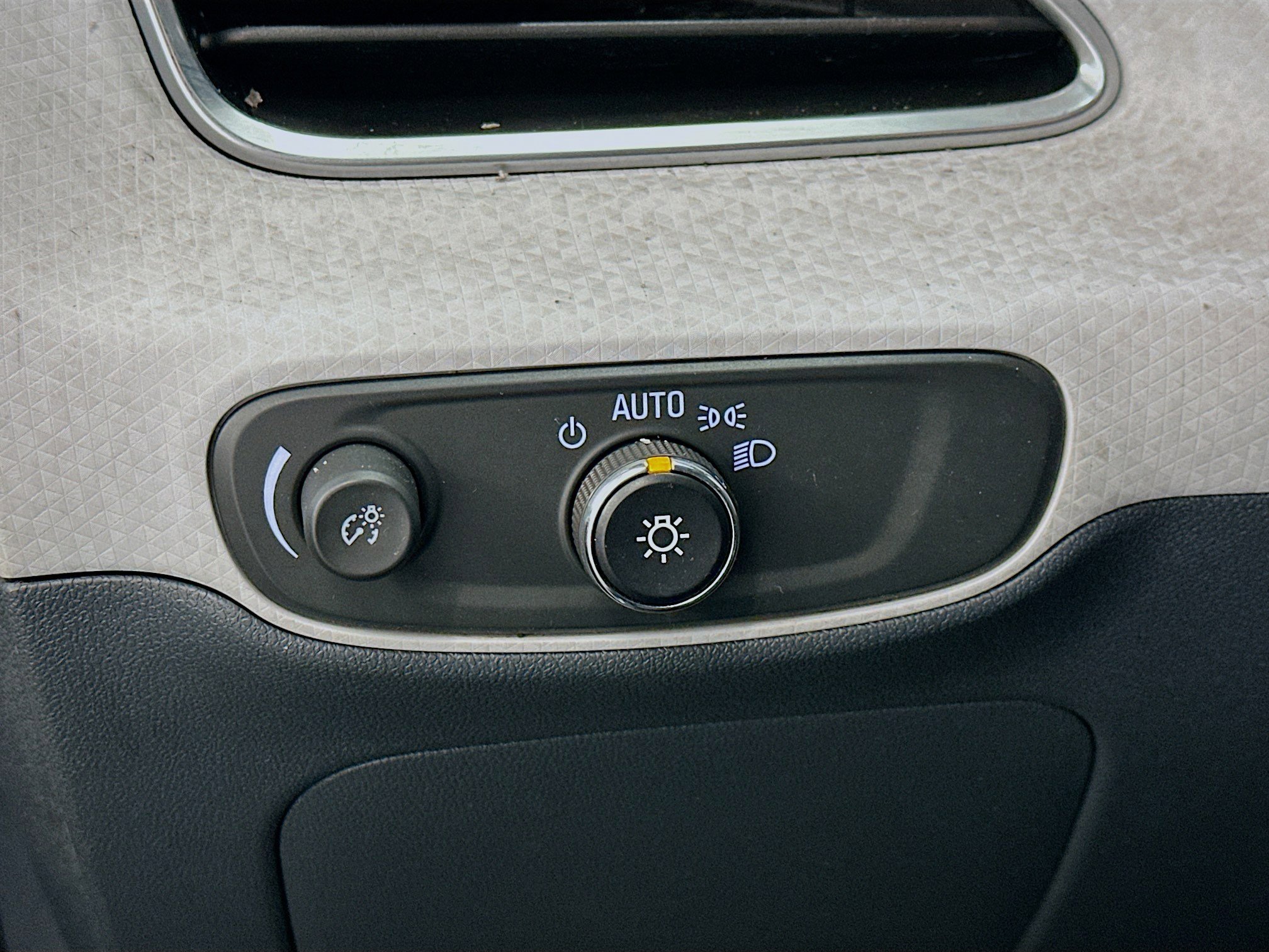 Used 2017 Chevrolet Bolt Premier w/ Driver Confidence II Package image 17