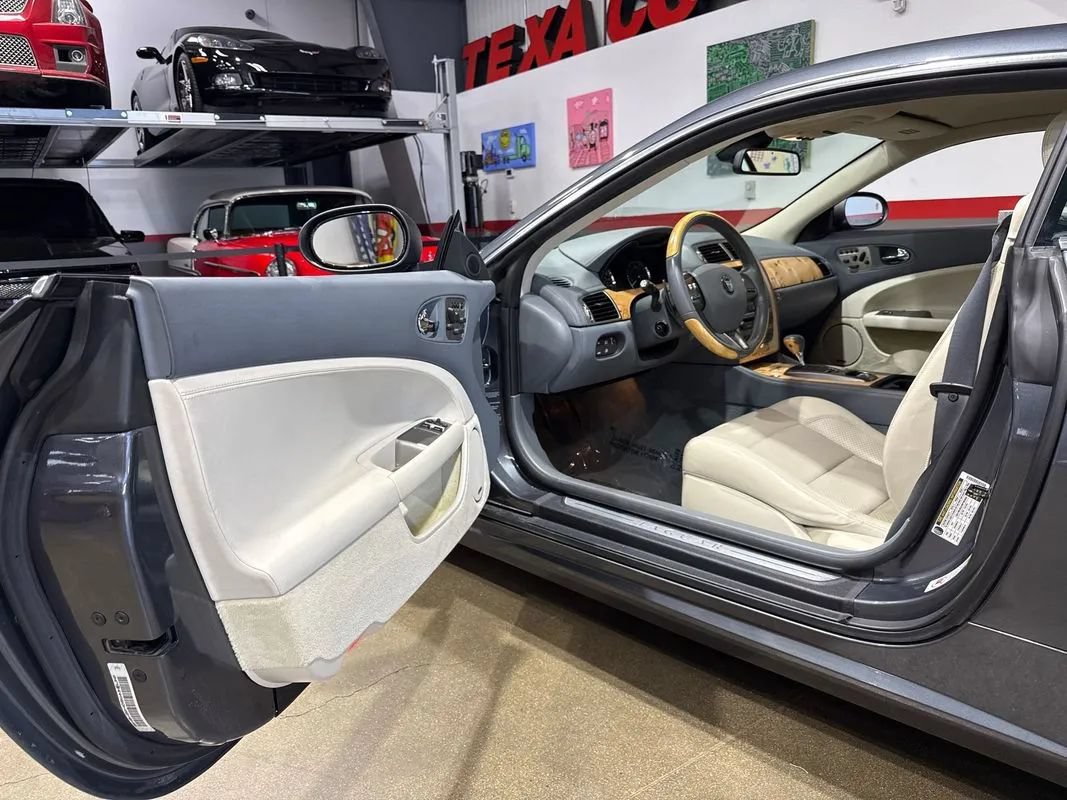 Used 2007 Jaguar XK Coupe RWD image 89