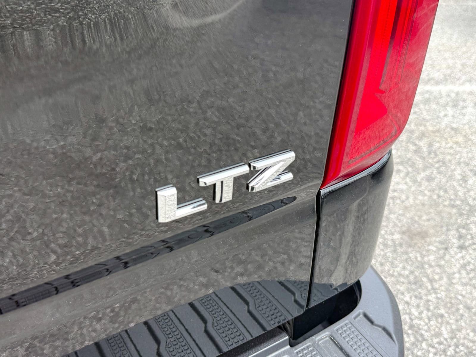 New 2026 Chevrolet Silverado 1500 LTZ w/ LTZ Premium Package AWD/4WD image 6