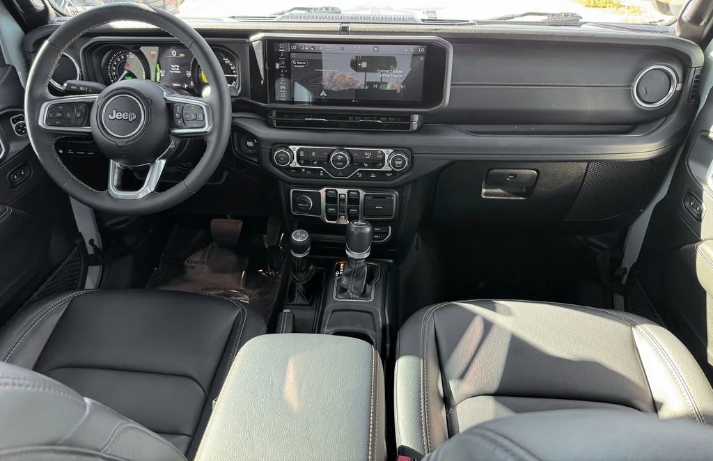 Used 2024 Jeep Wrangler Unlimited Sahara w/ Technology Group image 28
