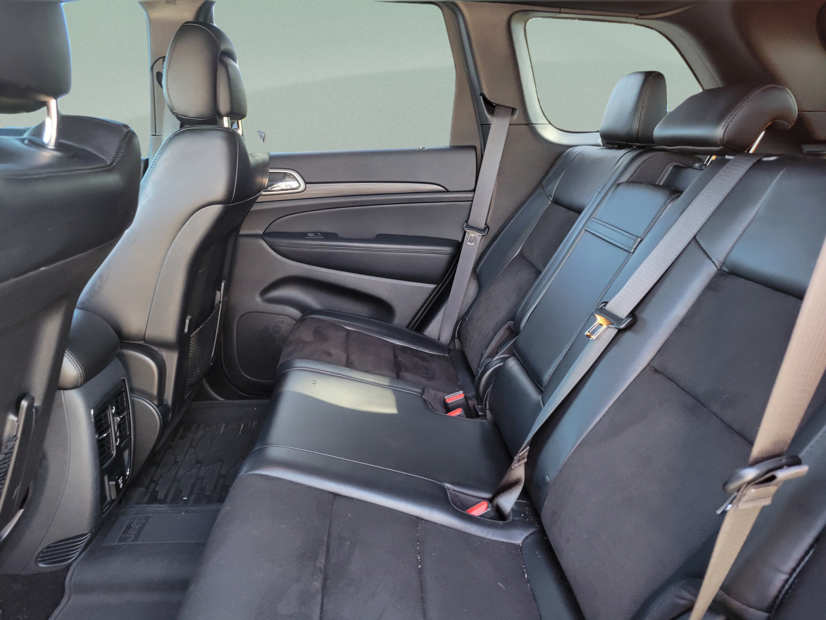 Used 2020 Jeep Grand Cherokee Altitude AWD/4WD image 6