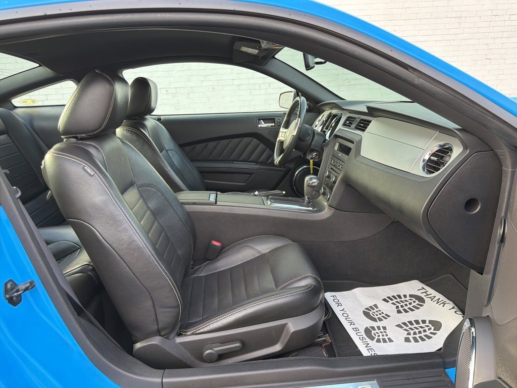 Used 2010 Ford Mustang Premium image 10