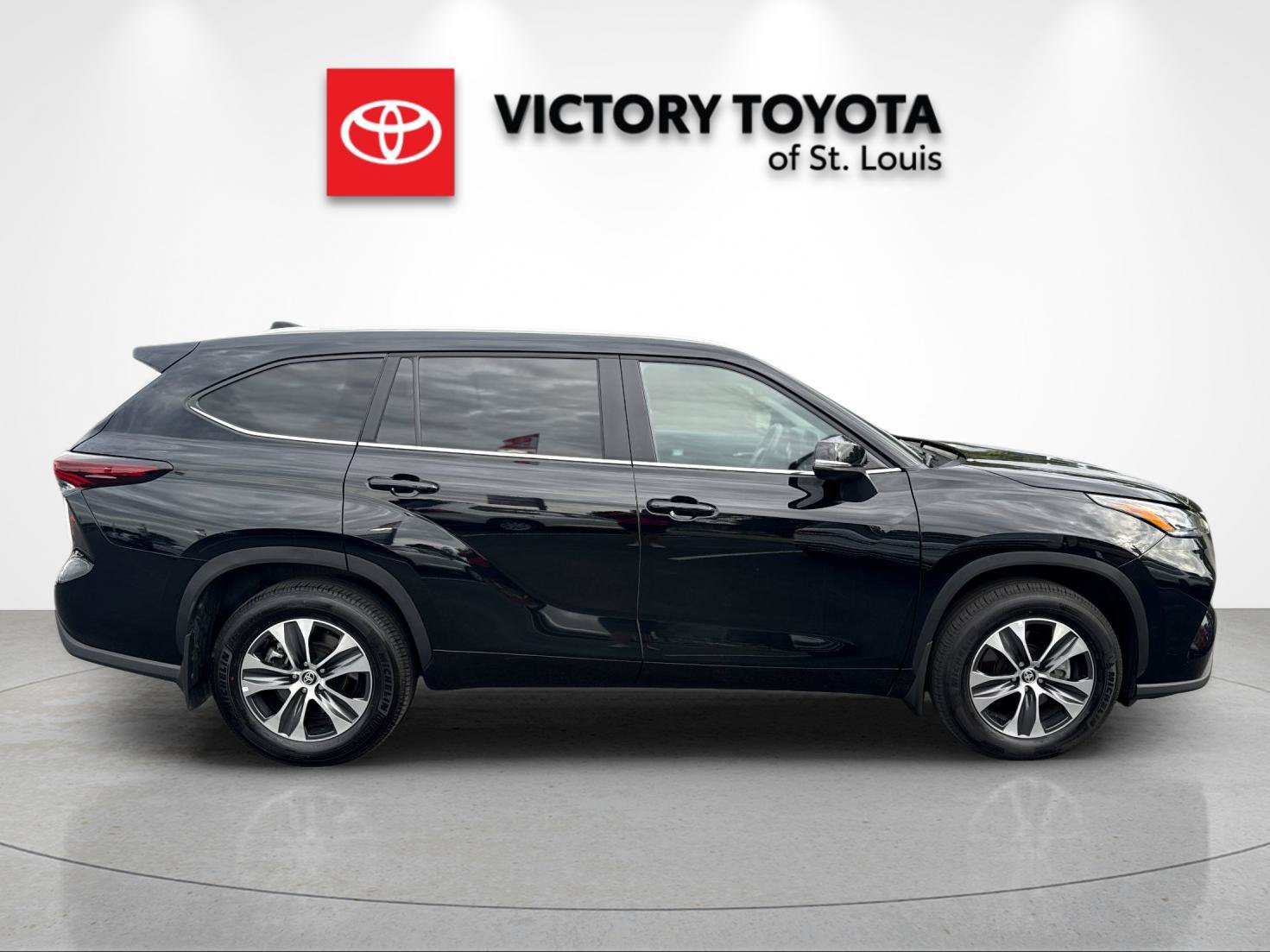 Used 2026 Toyota Highlander XLE AWD/4WD image 2