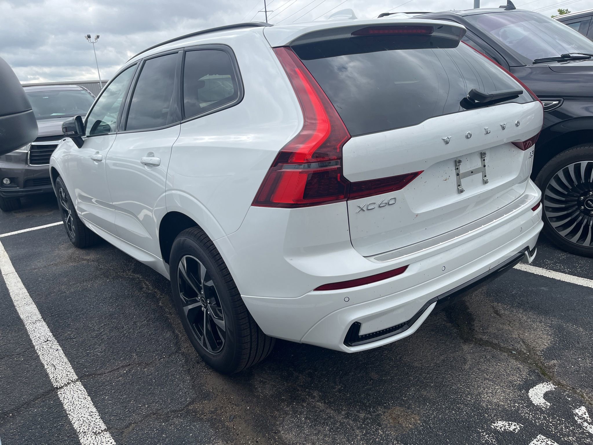 New 2026 Volvo XC60 B5 Core w/ Protection Package Premier AWD/4WD image 6