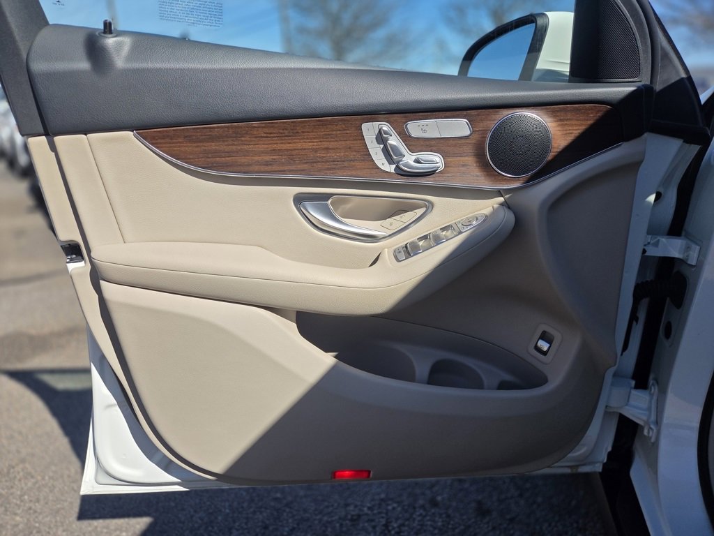 Used 2022 Mercedes-Benz GLC 300 4MATIC w/ Multimedia Package Lite image 13