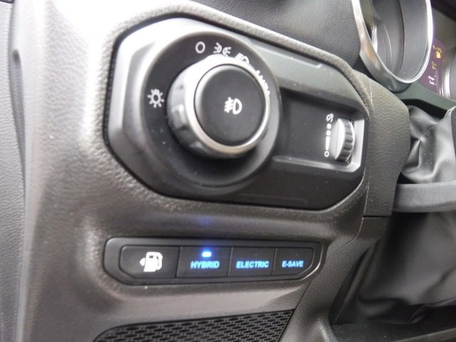 Used 2023 Jeep Wrangler Unlimited Sahara w/ Cold Weather Group image 21