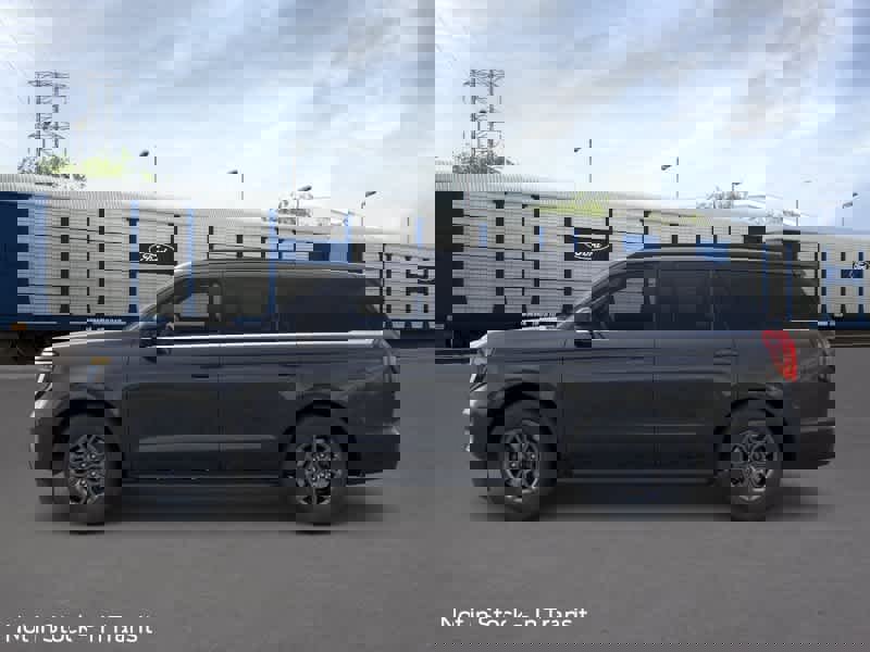 New 2026 Ford Expedition Active image 3