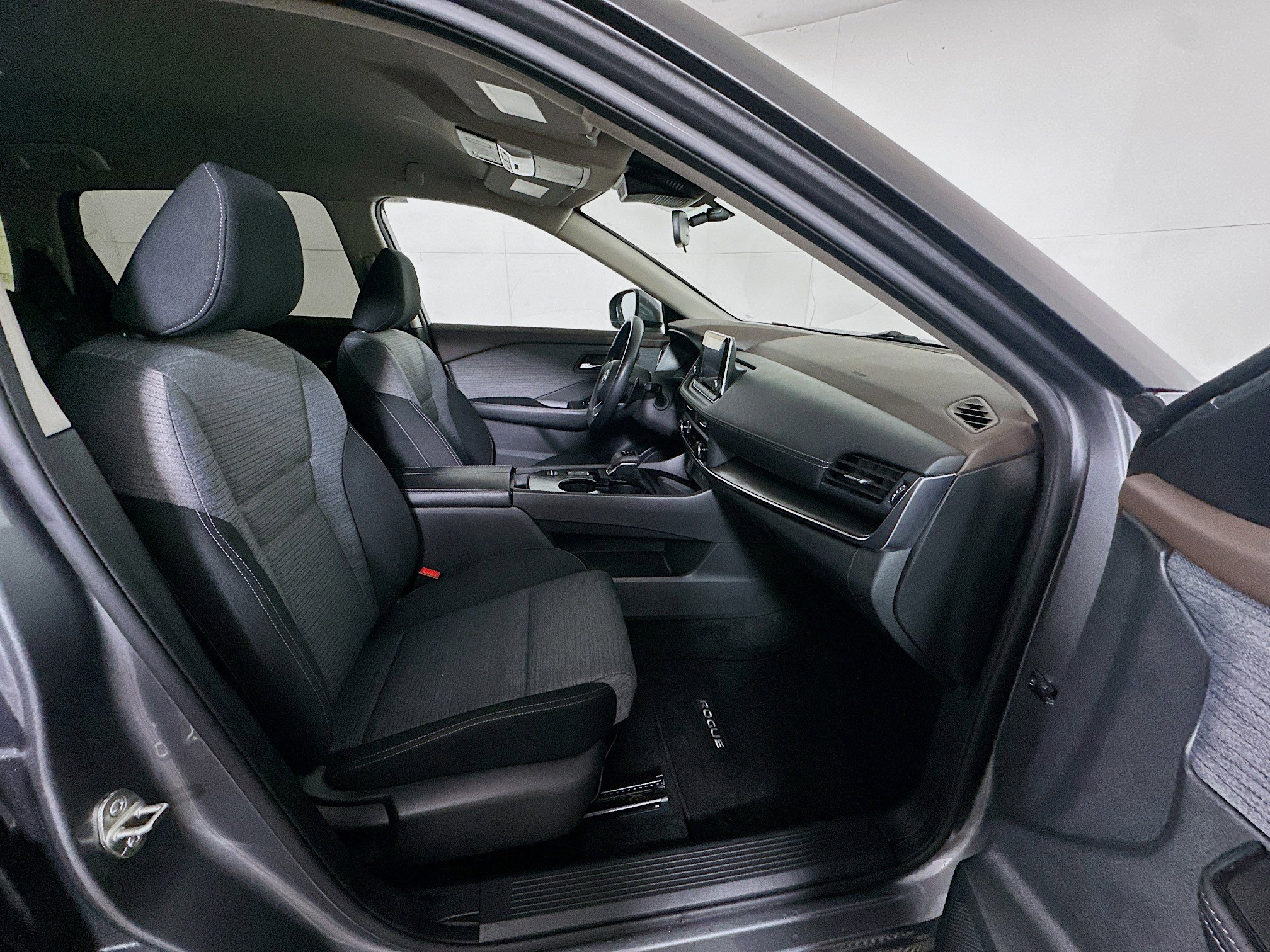 Used 2023 Nissan Rogue SV FWD image 29