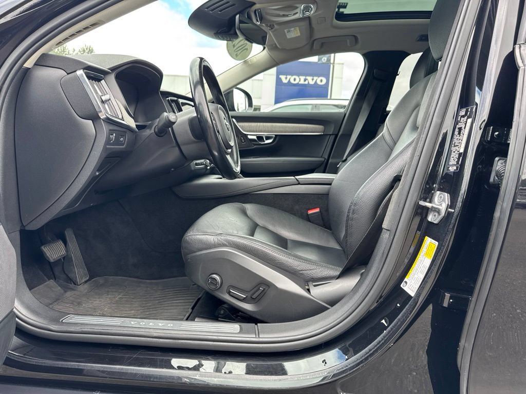 Used 2021 Volvo V90 T6 Cross Country w/ Protection Package Premier AWD/4WD image 4