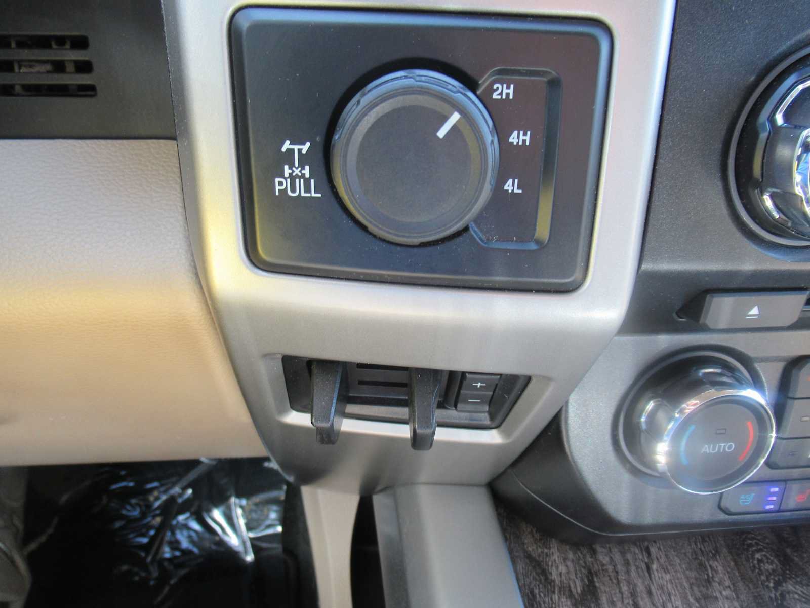 Used 2017 Ford F350 Lariat w/ Chrome Package AWD/4WD image 32