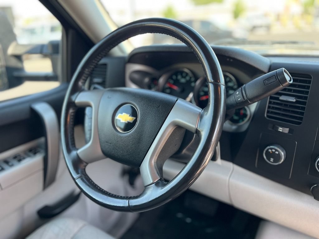 Used 2011 Chevrolet Silverado 2500 LT AWD/4WD image 11