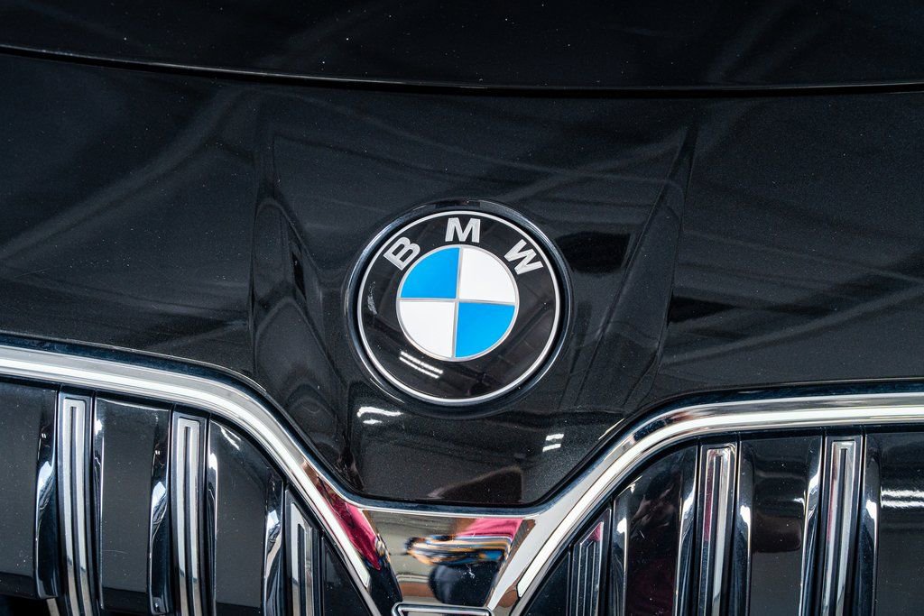 Used 2023 BMW 740i 740i w/ Parking Assistance Package image 17