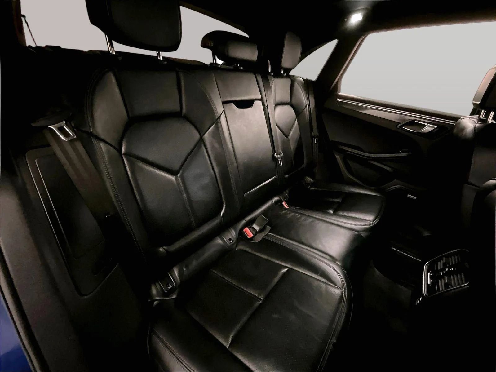 Used 2023 Porsche Macan Turbo AWD/4WD image 26
