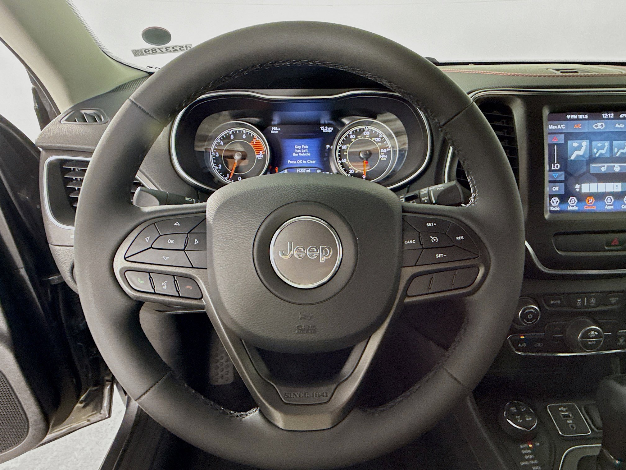 Used 2022 Jeep Cherokee Trailhawk image 11