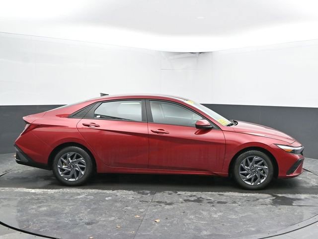 Used 2024 Hyundai Elantra SEL image 12