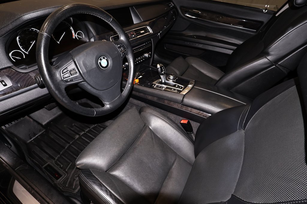 Used 2011 BMW 750Li xDrive image 34