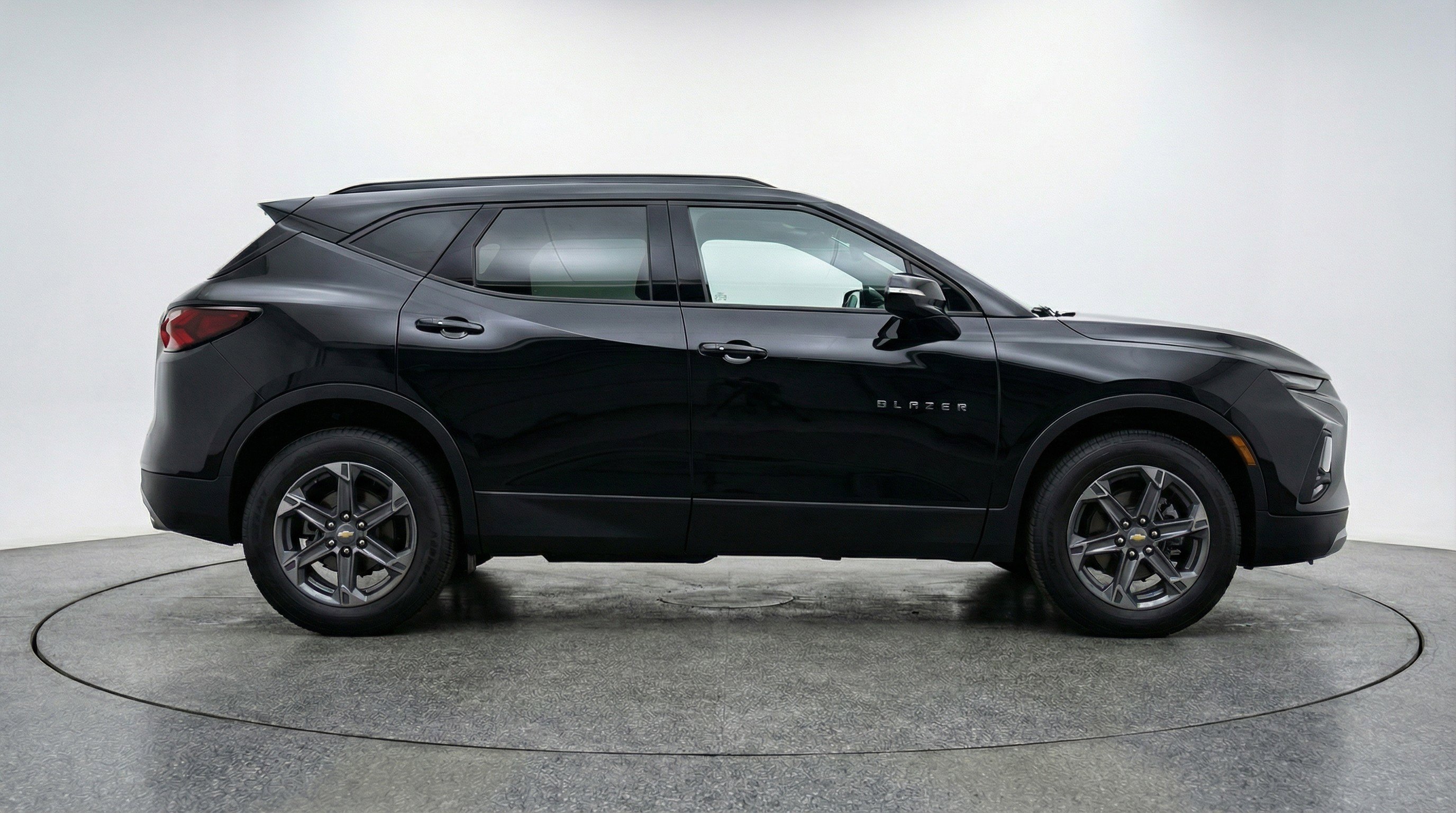 Used 2025 Chevrolet Blazer LT FWD image 11
