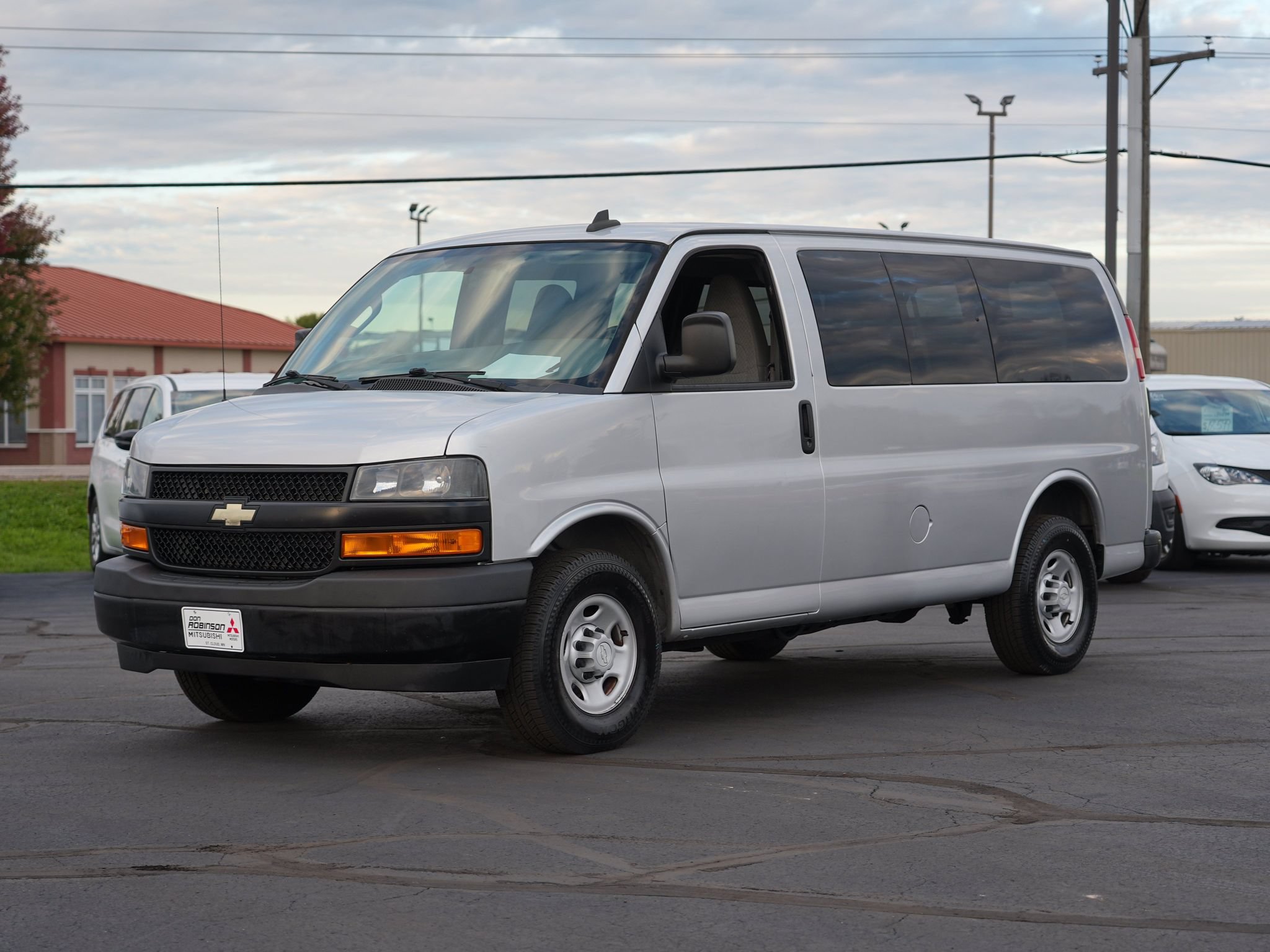 Used 2018 Chevrolet Express 2500 LS w/ Driver Convenience Package RWD image 8