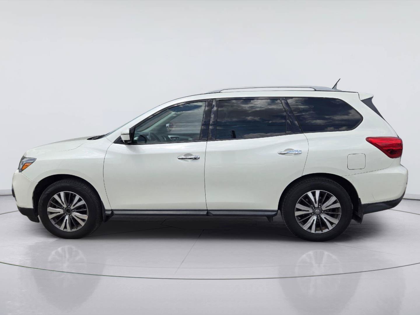 Used 2017 Nissan Pathfinder SL w/ SL Premium Package AWD/4WD image 5