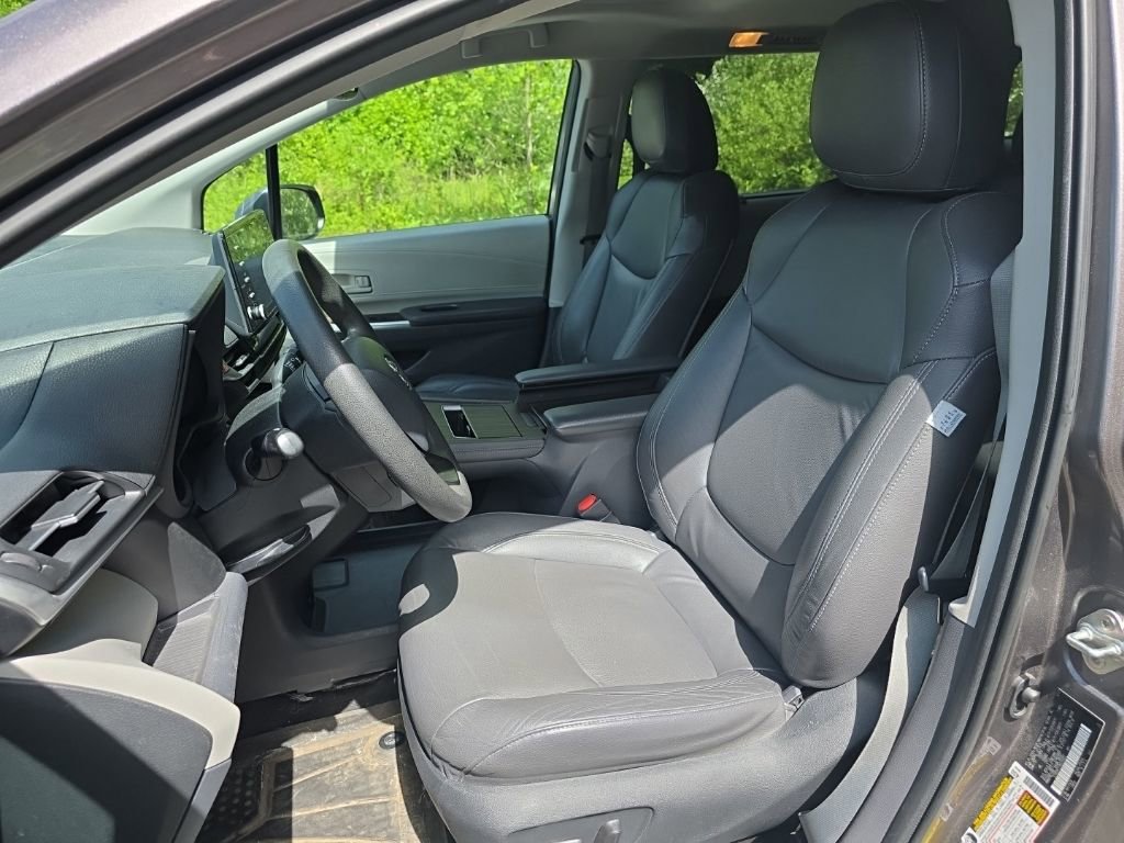 Used 2022 Toyota Sienna LE w/ LE Plus Package AWD/4WD image 8