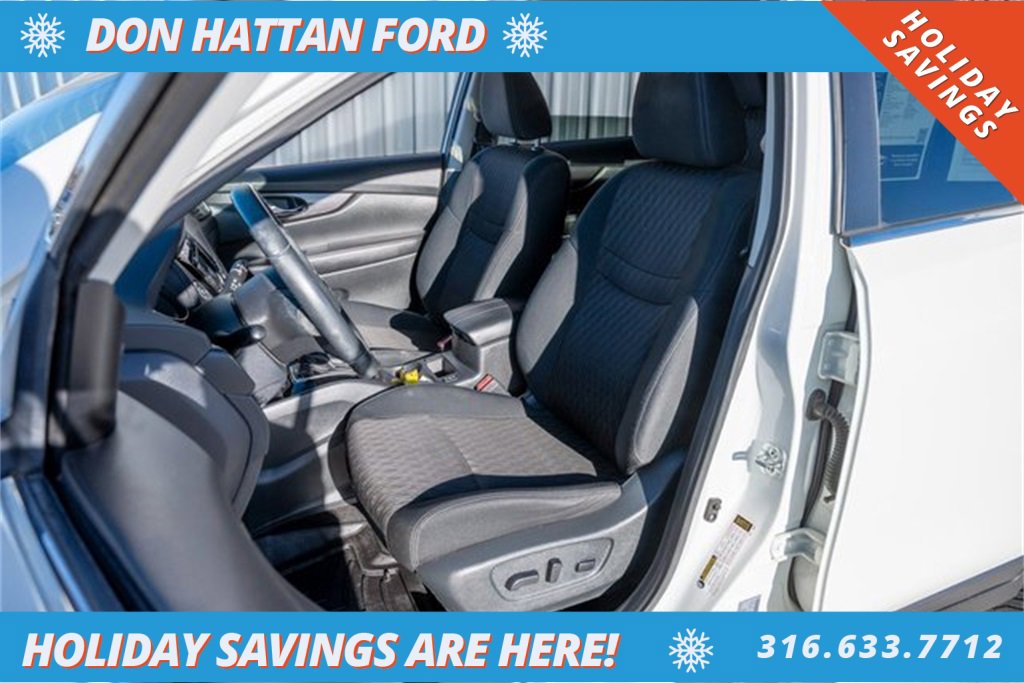 Used 2018 Nissan Rogue SV image 4