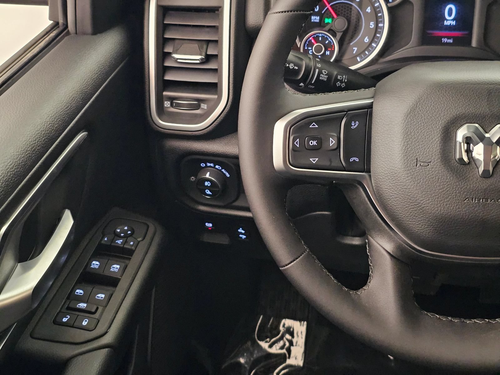 New 2026 RAM 1500 Big Horn AWD/4WD image 19