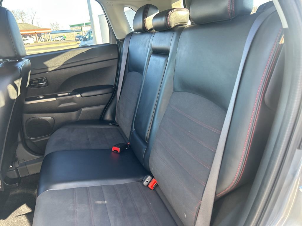 Used 2025 Mitsubishi Outlander Sport AWD image 12