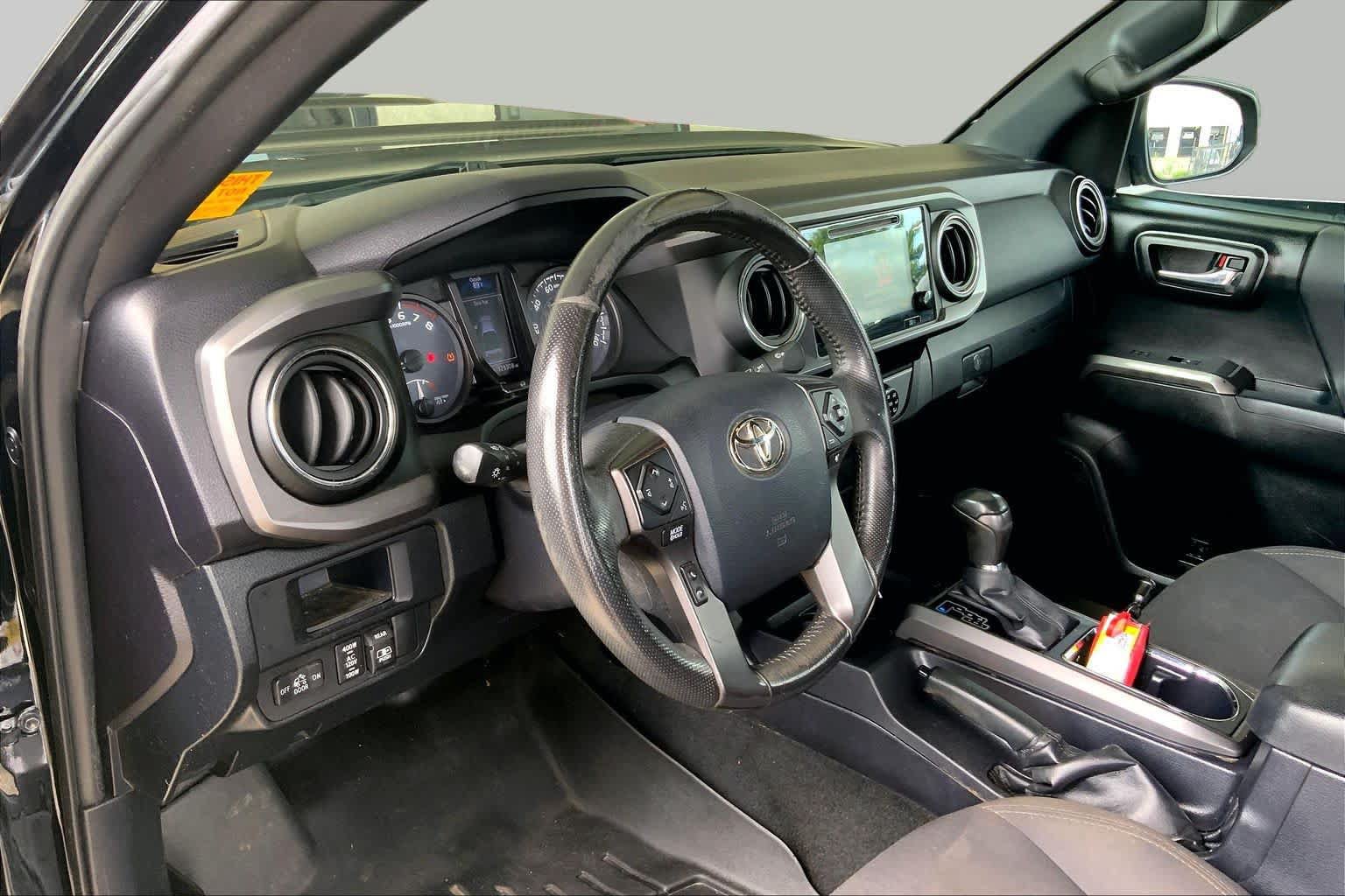 Used 2017 Toyota Tacoma TRD Sport w/ Tow Package RWD image 17