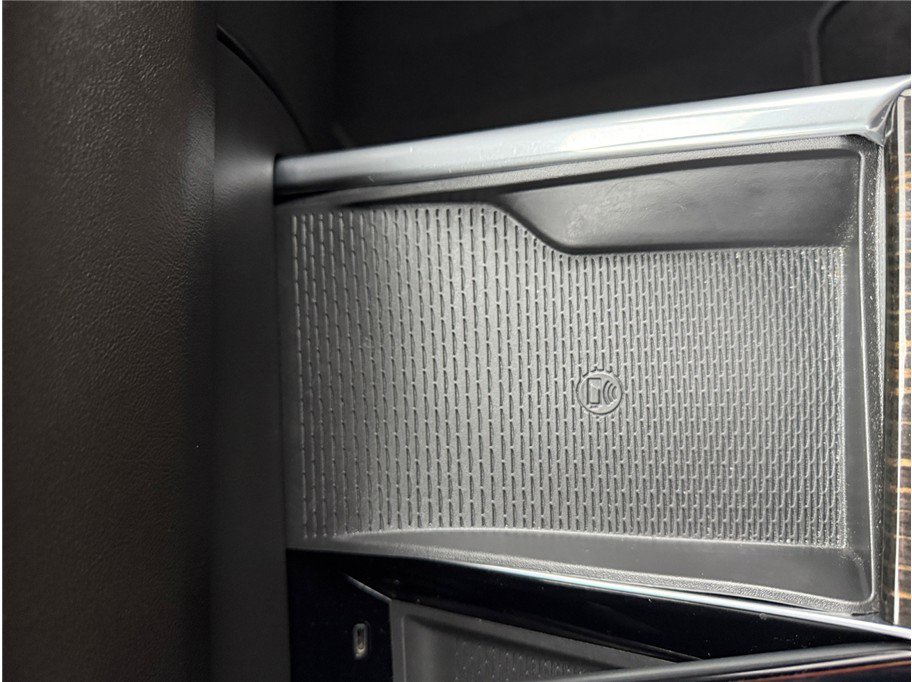 Used 2025 Cadillac Escalade ESV Premium Luxury image 22
