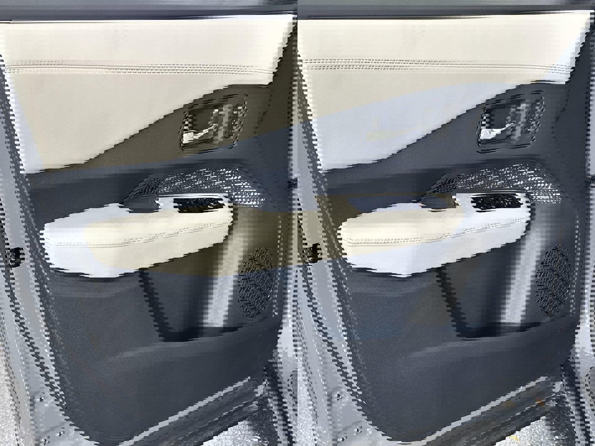 Certified 2024 Nissan Ariya AWD image 33