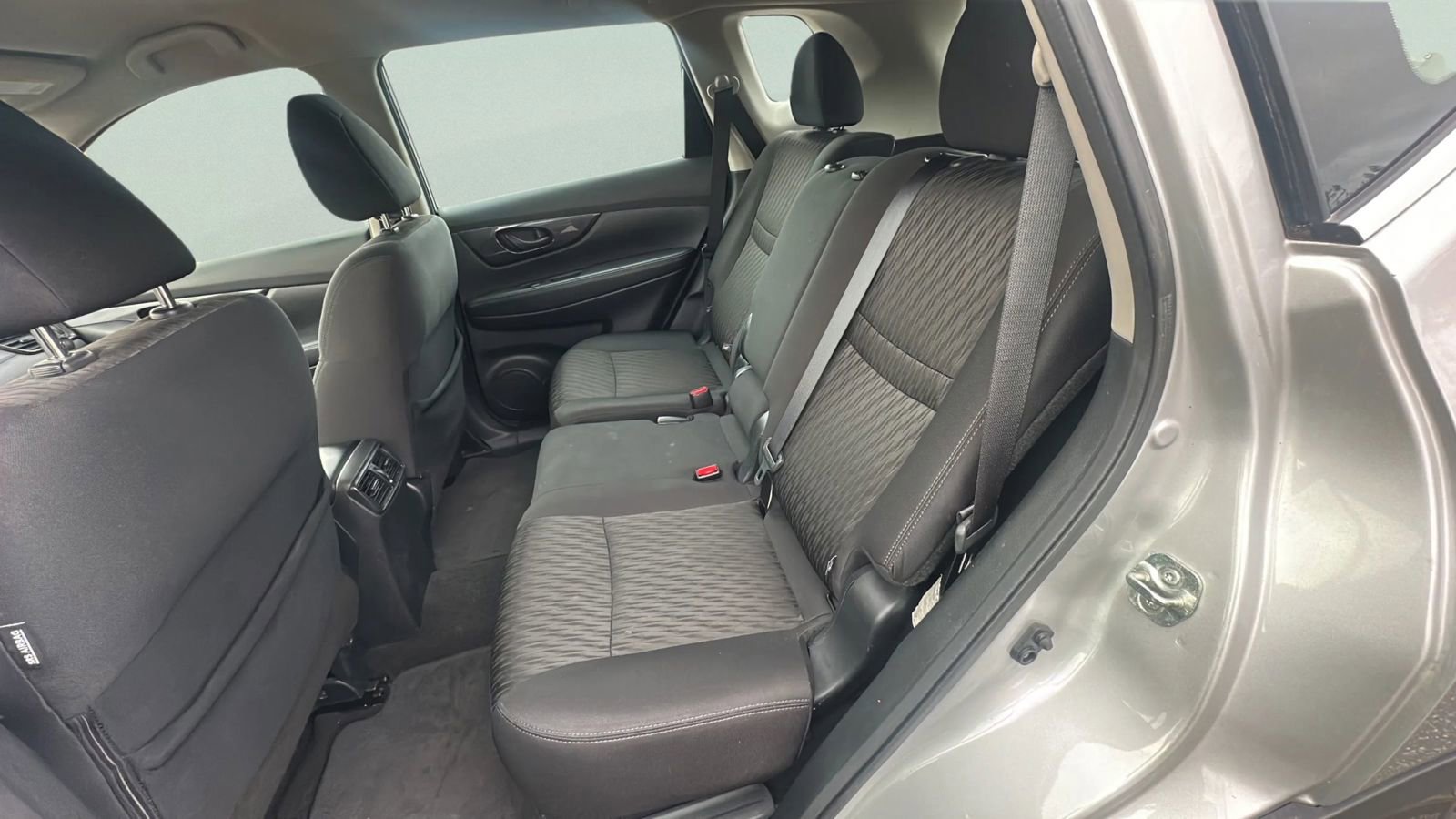 Used 2020 Nissan Rogue S FWD image 18