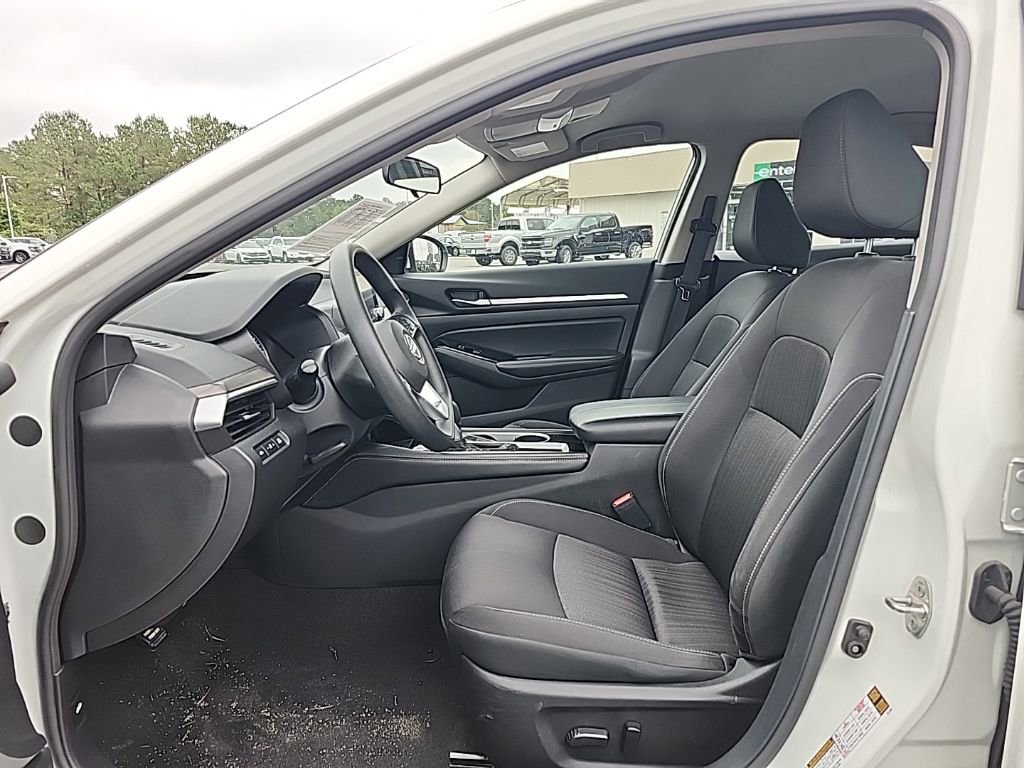Used 2023 Nissan Altima 2.5 SV FWD image 22