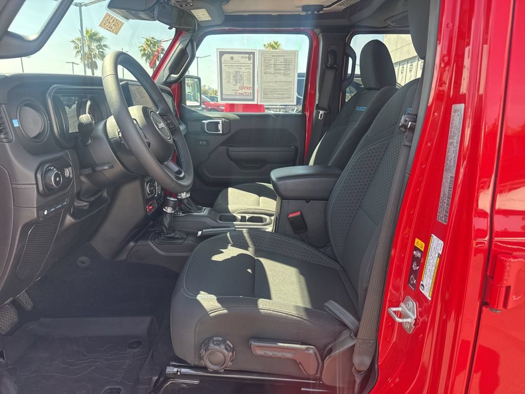 Used 2024 Jeep Wrangler Unlimited Rubicon 4xe AWD/4WD image 14