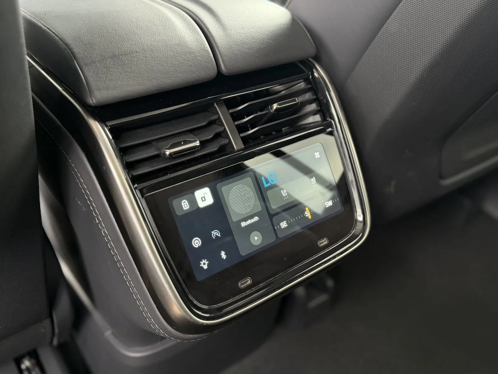 Used 2022 Rivian R1S Launch Edition Quad AWD/4WD image 38