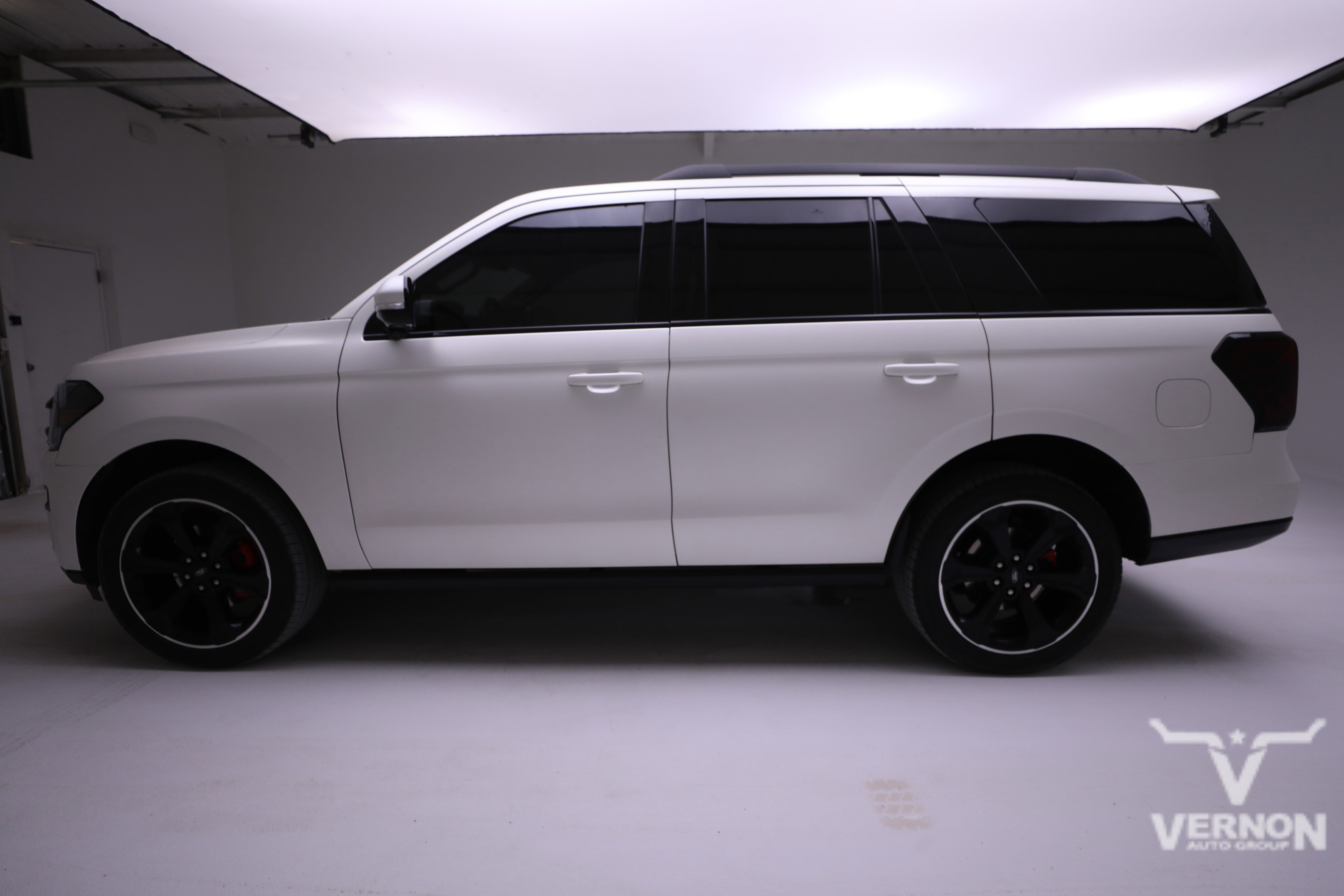 Used 2023 Ford Expedition Limited image 2