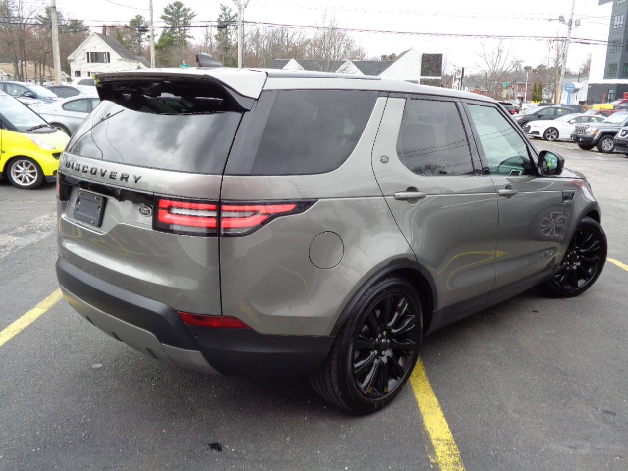 Used 2017 Land Rover Discovery First Edition image 22
