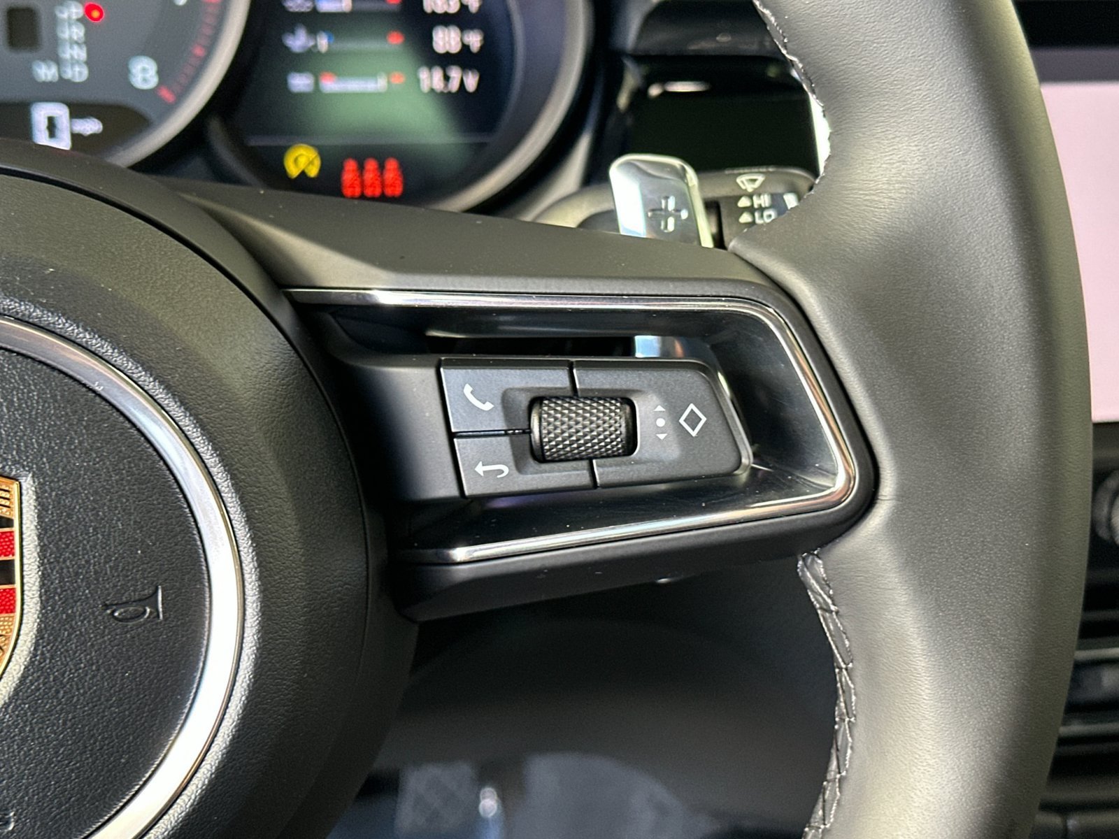 Certified 2026 Porsche Macan AWD/4WD image 28