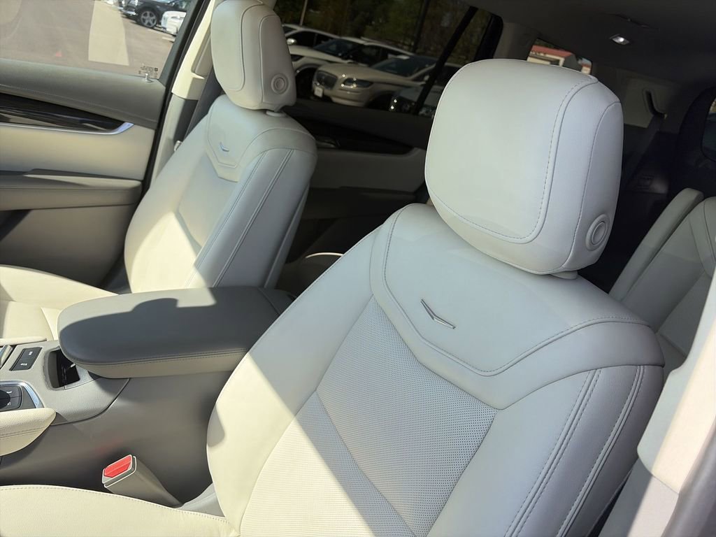 Used 2021 Cadillac XT6 Premium Luxury image 11