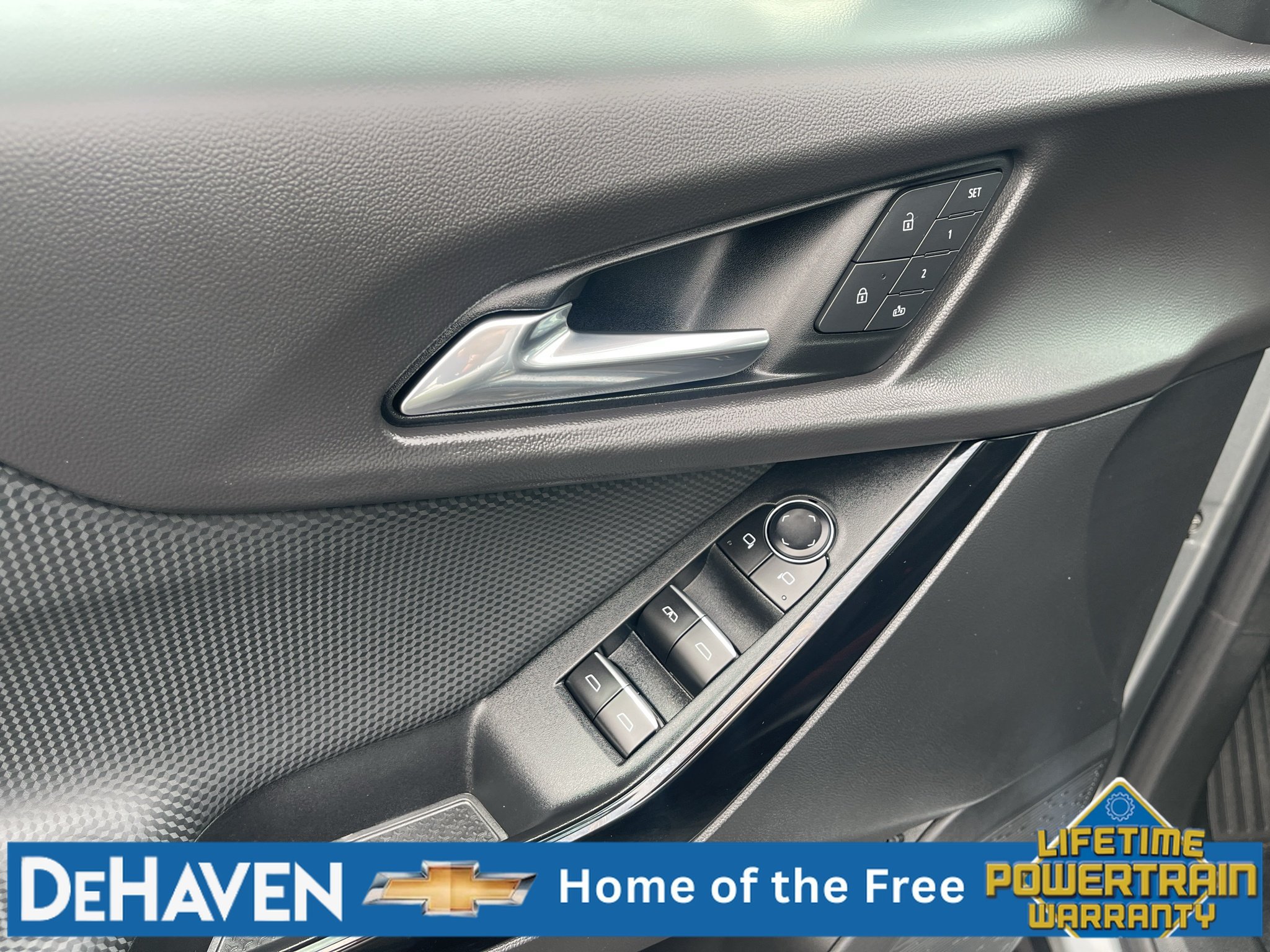 Used 2025 Chevrolet Equinox RS w/ Safety and Technology Package AWD/4WD image 24