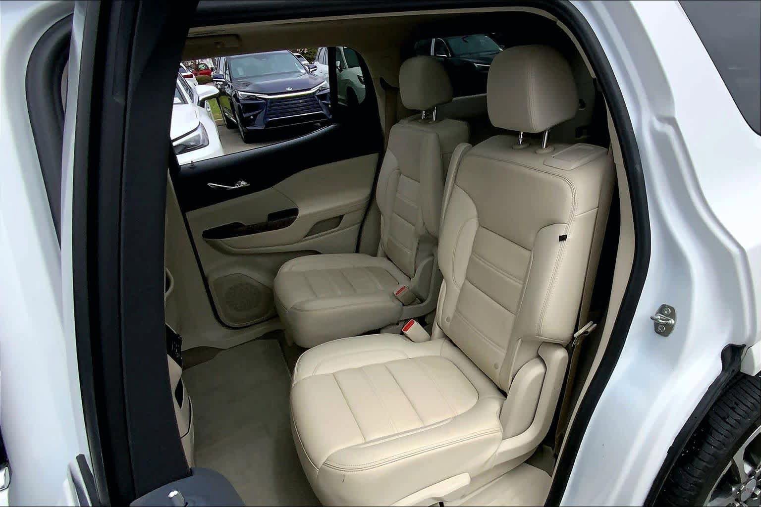 Used 2021 GMC Acadia Denali w/ Denali Ultimate Package AWD/4WD image 21