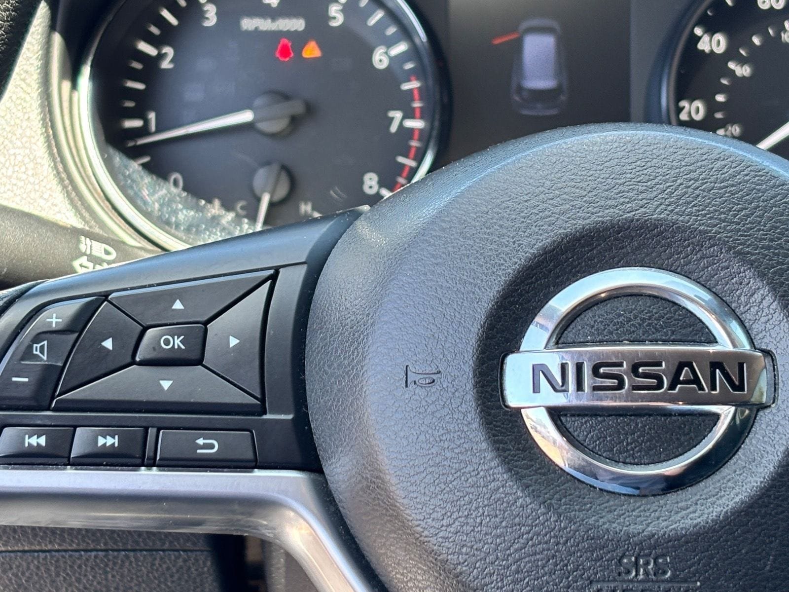 Used 2020 Nissan Rogue S FWD image 18