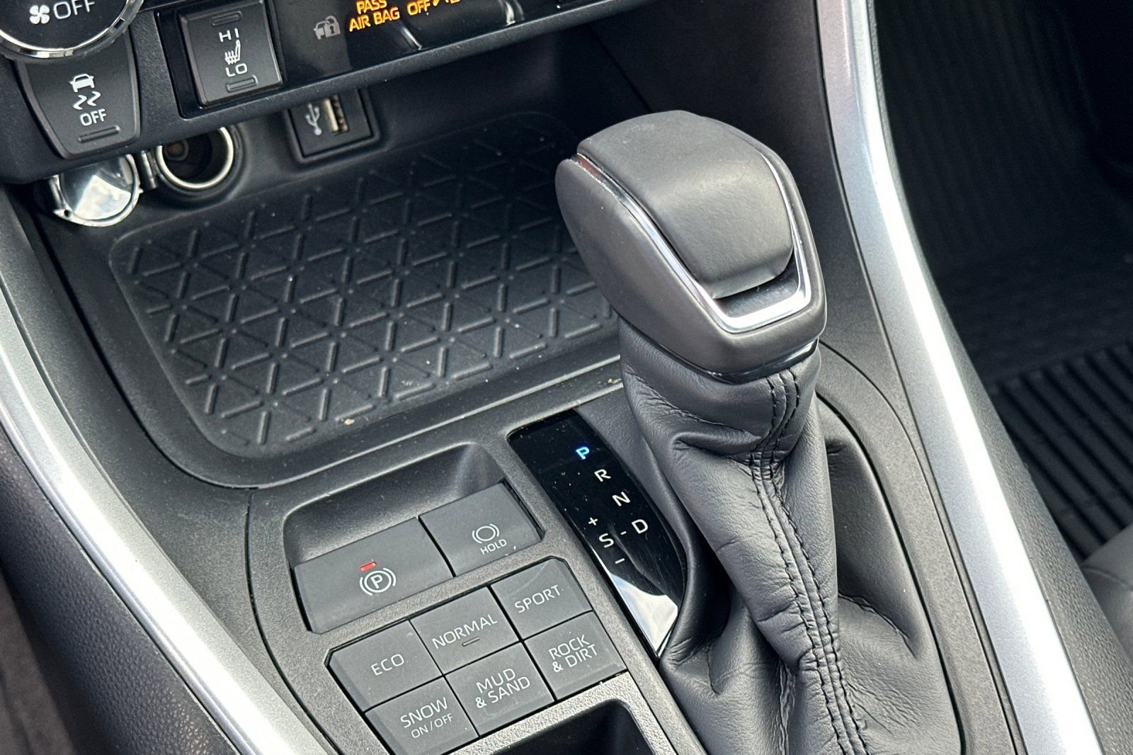 Used 2023 Toyota RAV4 XLE Premium image 29